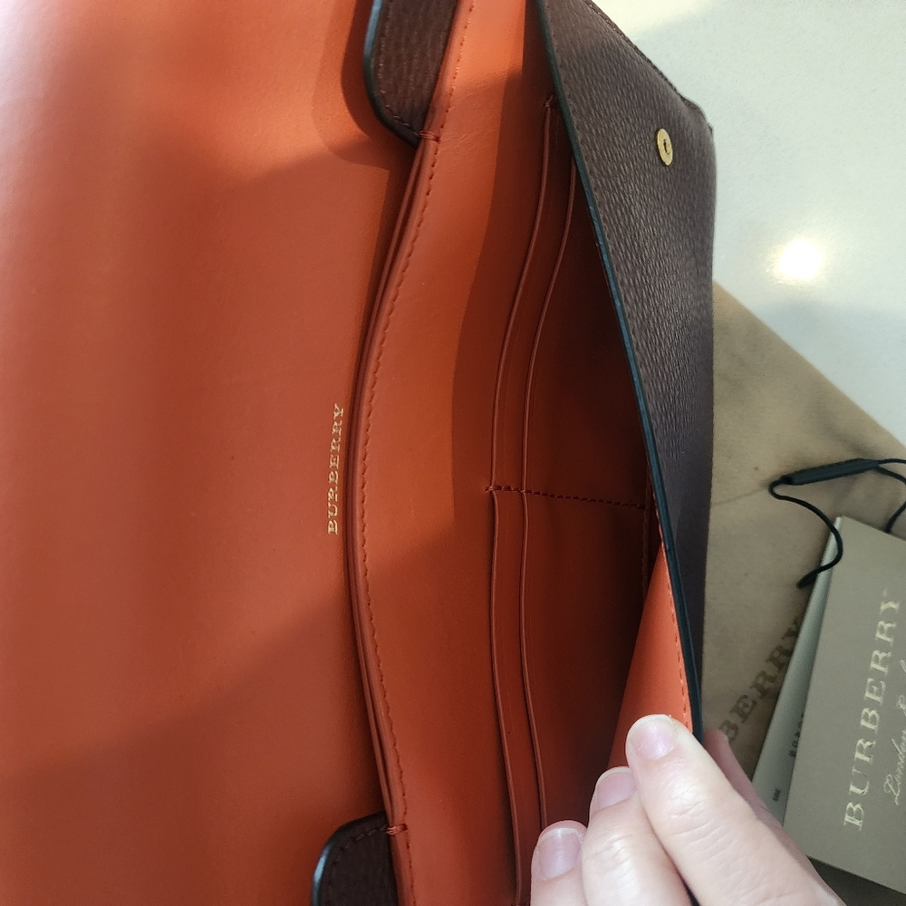 BURBERRY Two-tone Leather Clutch In Deep Claret - Picture 8 of 8